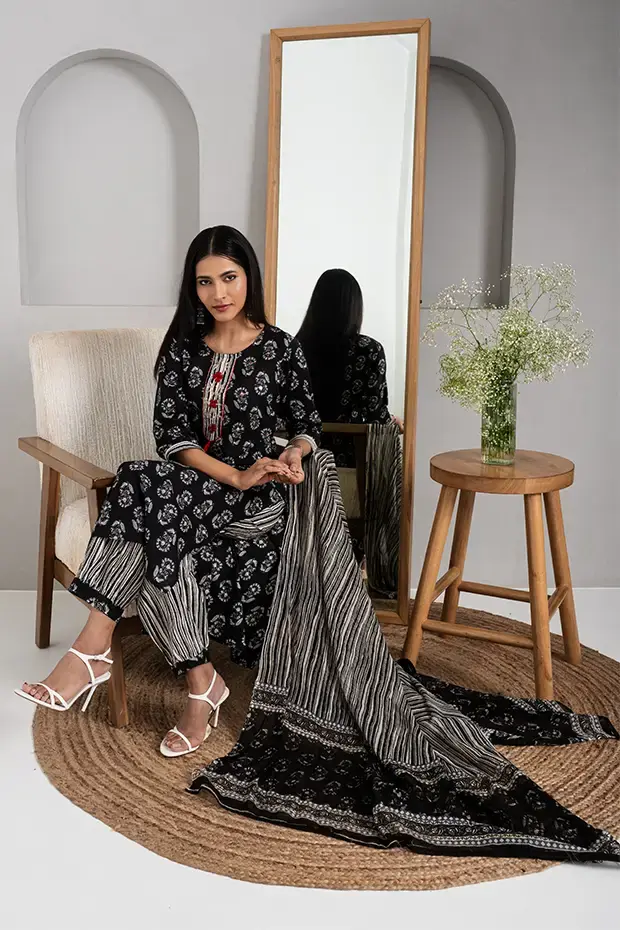 Black Floral Print Kurta Set For Festive Wear