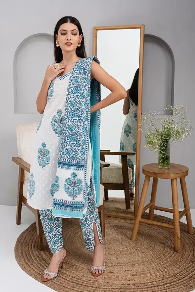 White Floral Print Kurta Set In Cotton