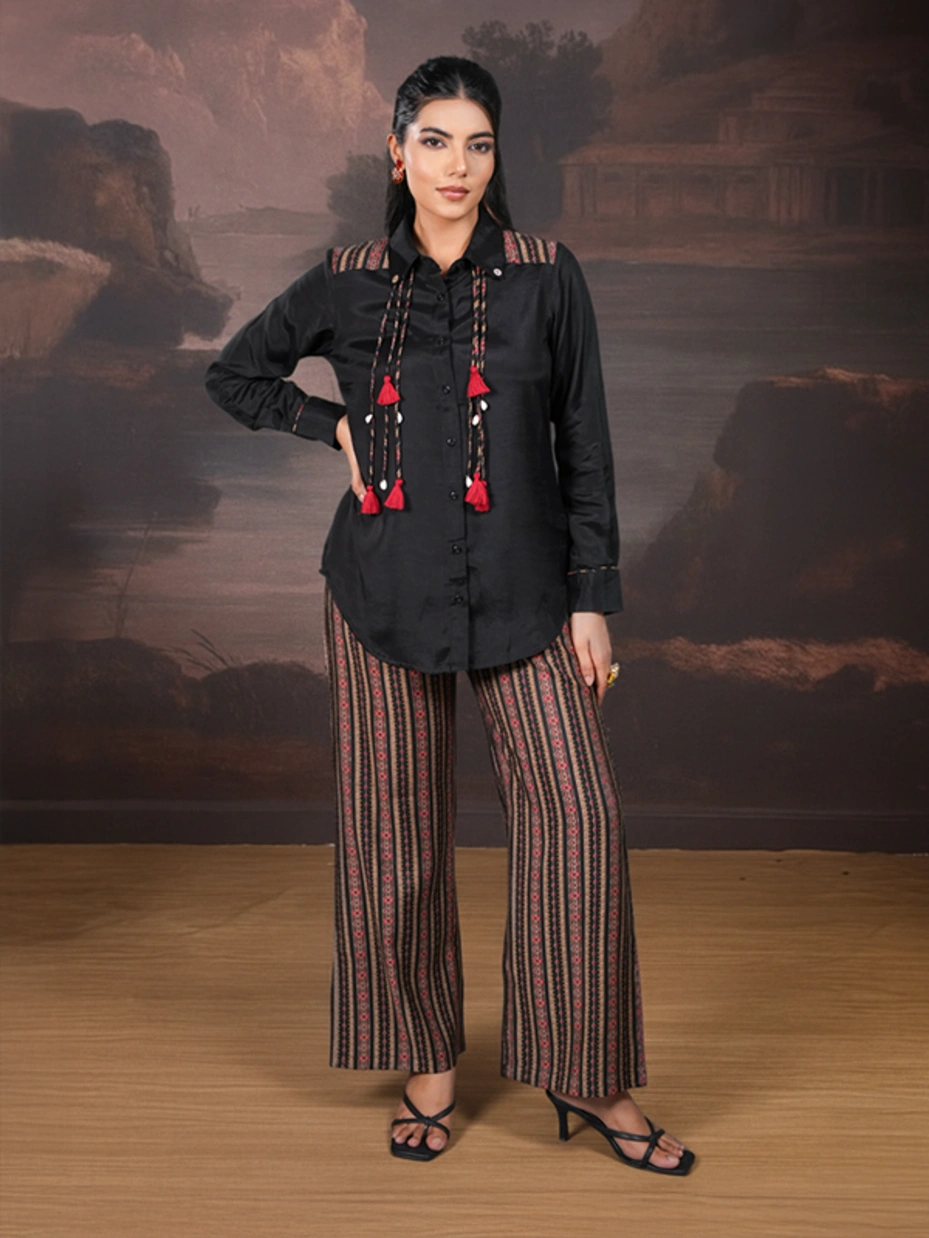 Black Kurta Set With Foil Print