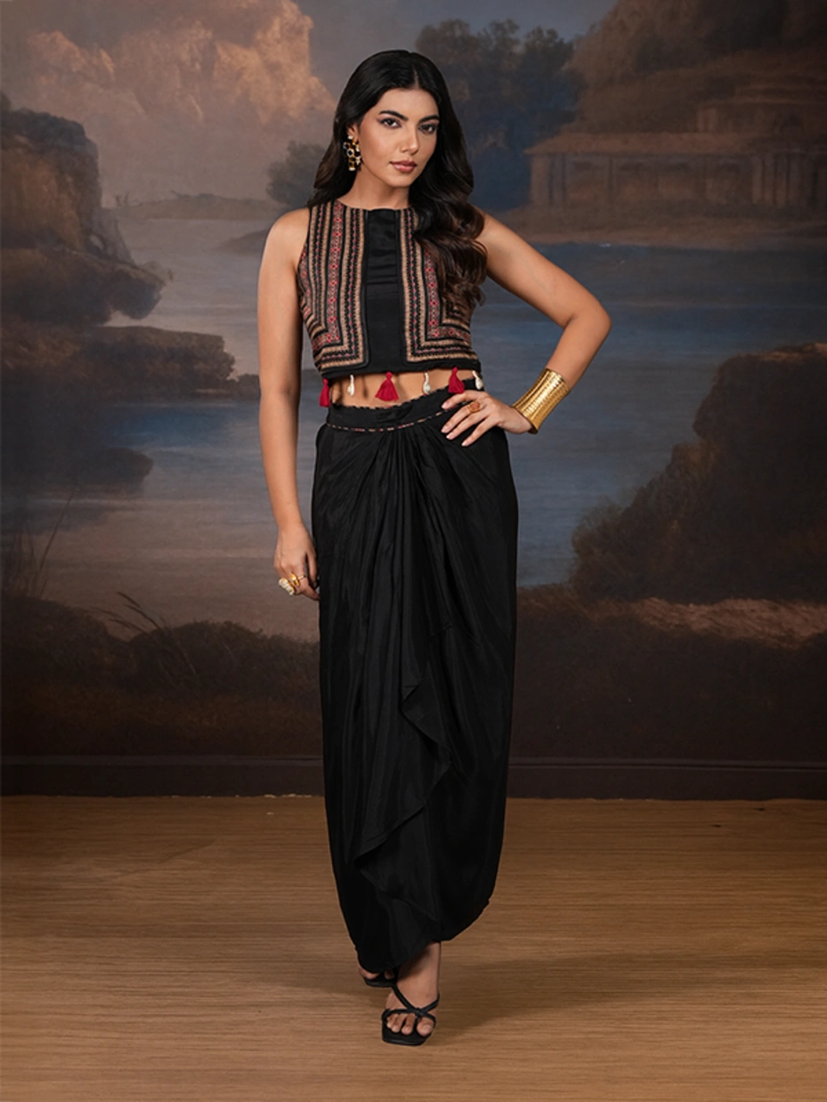 Black Kurta Set With Foil Print