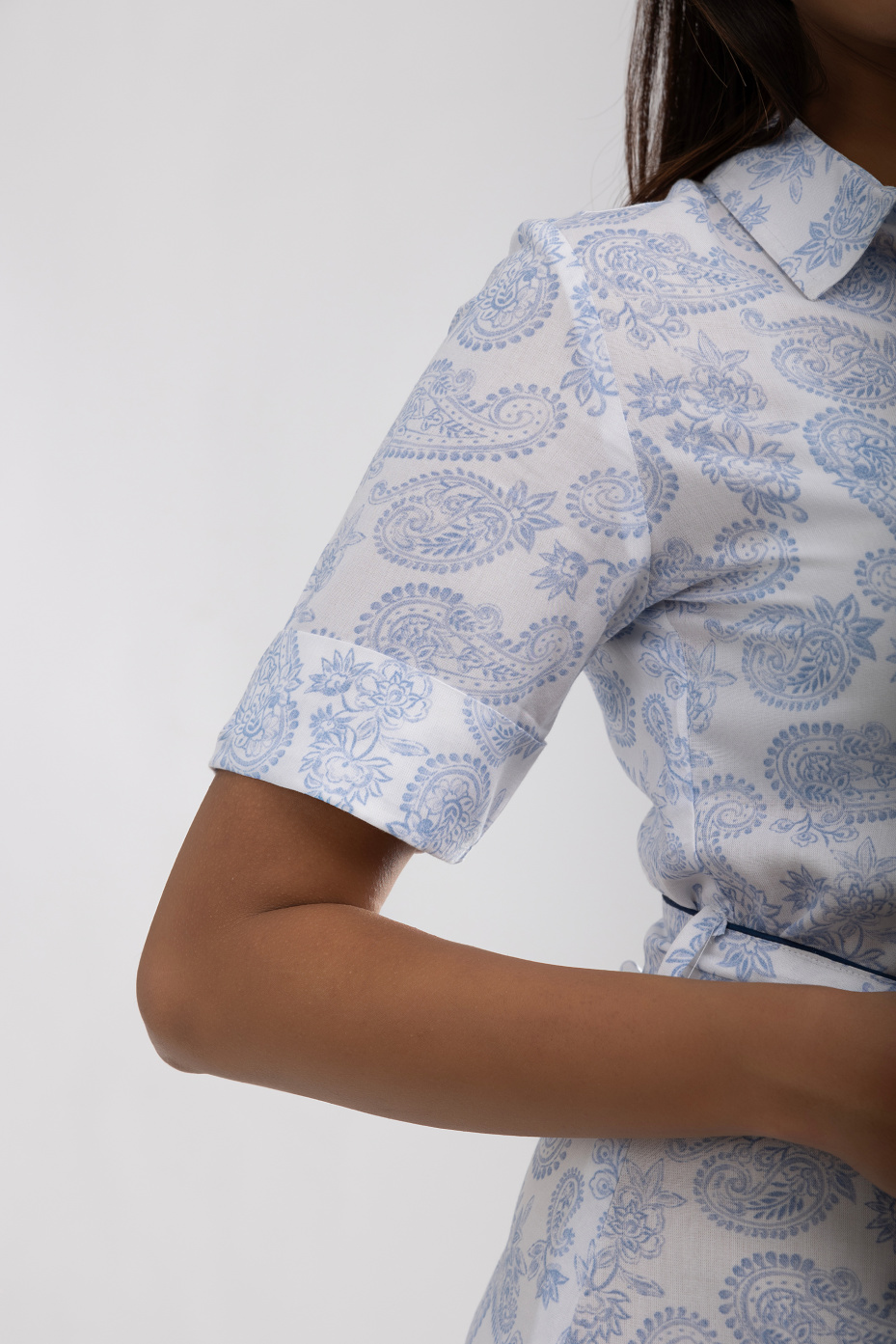 White Cotton Paisley Print Dress With Collar Neck And Waist Belt 8