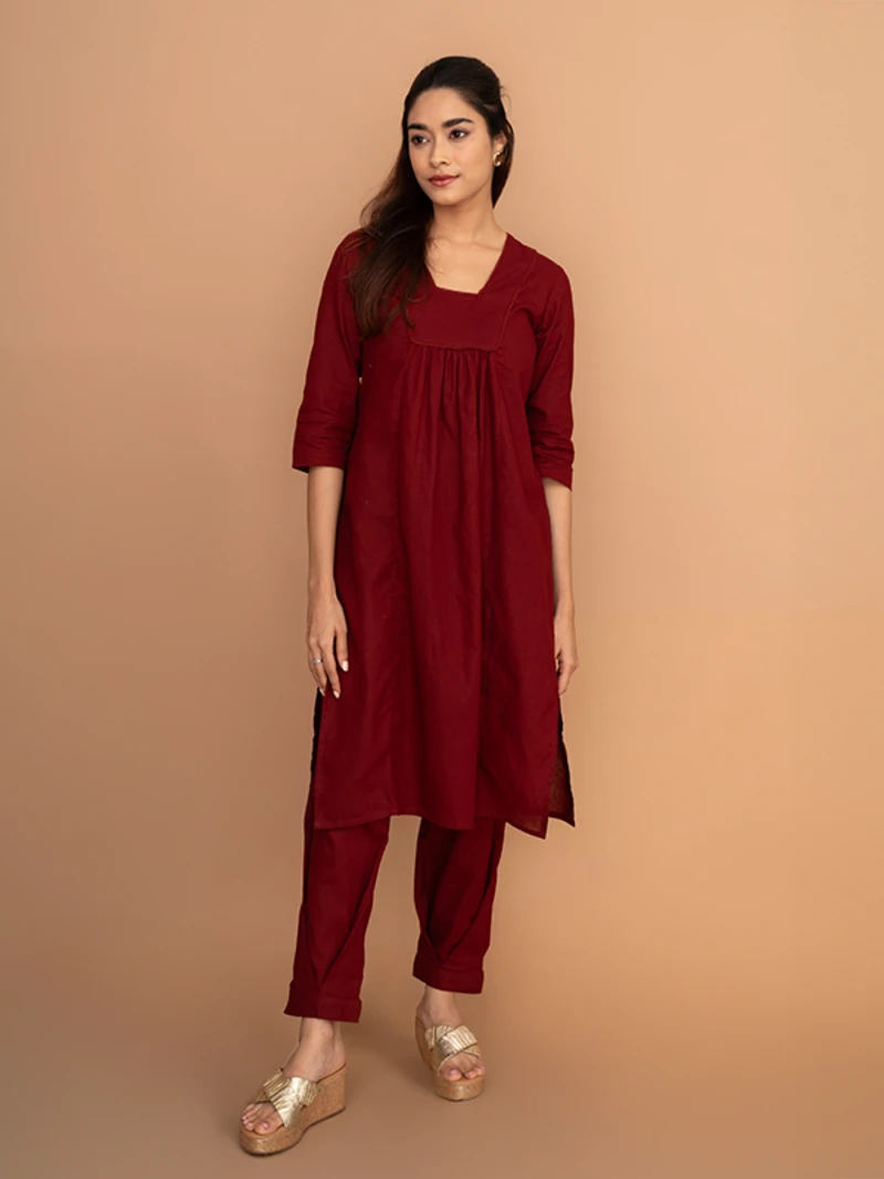 Maroon Cotton Kurta With Classic Silhouette
