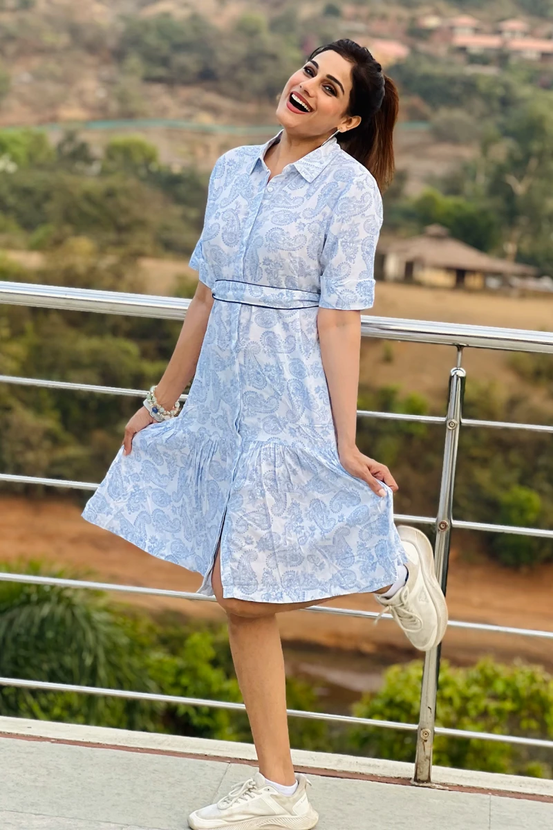 White Cotton Paisley Print Dress With Collar Neck And Waist Belt