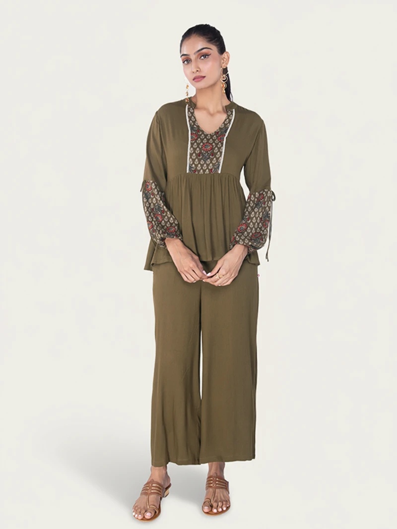 Green Viscose Regular Top With Mandarin Collar And Cuffed Sleeves