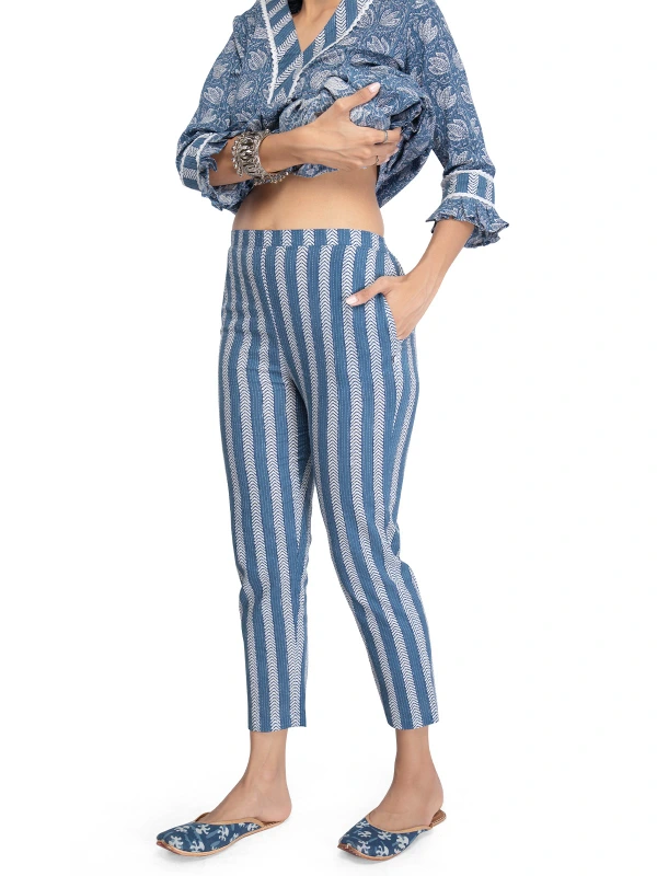 Blue Cotton V-Neck Kurta With Matching Pants 4