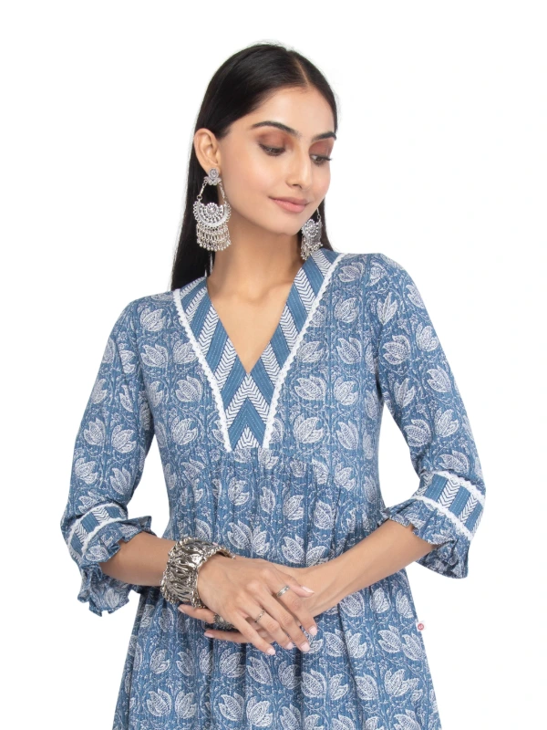 Blue Cotton V-Neck Kurta With Matching Pants 1