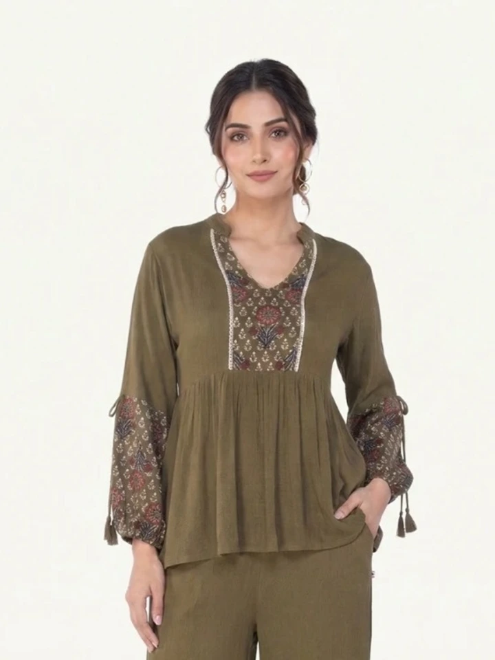 Green Viscose Regular Top With Mandarin Collar And Cuffed Sleeves