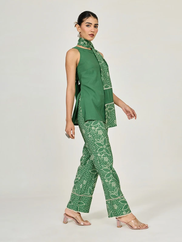 Green Straight Kurta Set With Bandhani Pants & Scarf 4