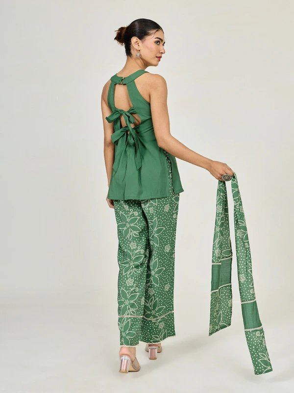 Green Straight Kurta Set With Bandhani Pants & Scarf 3