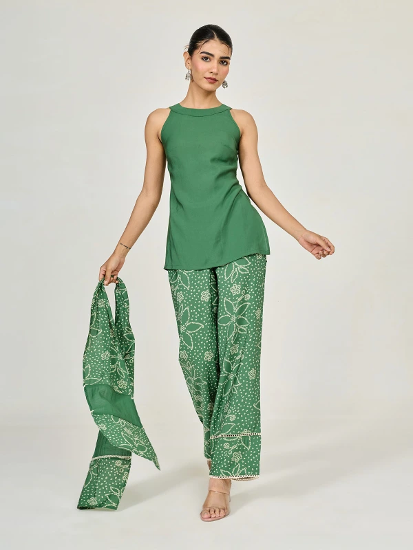 Green Straight Kurta Set With Bandhani Pants & Scarf 2