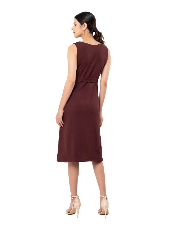 Maroon Crew Neck Dress With Slit, Fabric Loop Button, And Belt 3