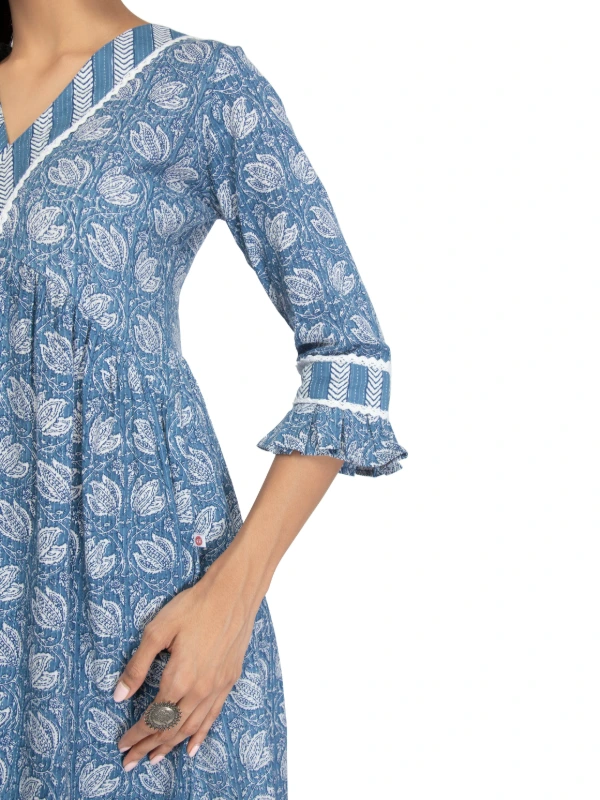 Blue Cotton V-Neck Kurta With Matching Pants 4