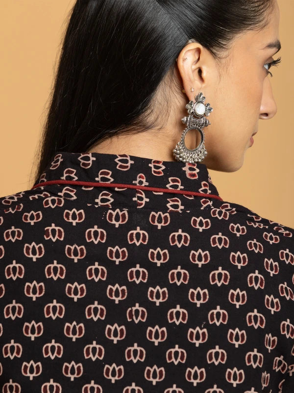 Black Ajrakh Printed Ethnic Shrug for Women 4